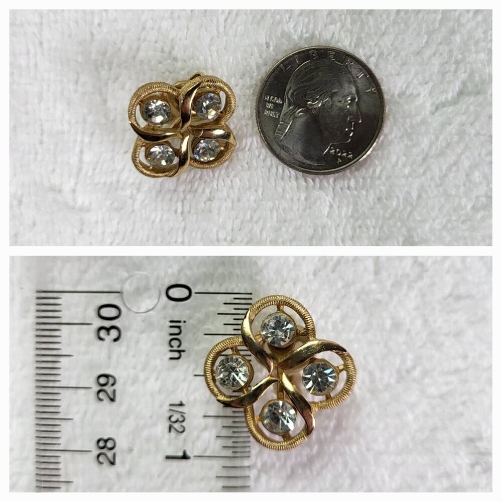 Vintage TRIFARI Gold and Crystal Clover Clip-on Earrings - Picture 8 of 9